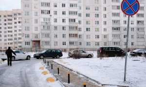 Как правильно въехать/выехать со двора и разъехаться в его пределах