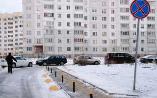 Как правильно въехать/выехать со двора и разъехаться в его пределах
