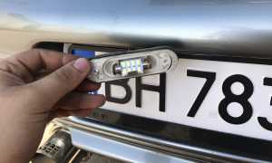 Как самостоятельно поменять лампы подсветки госномера на машине и что будет при её неисправности